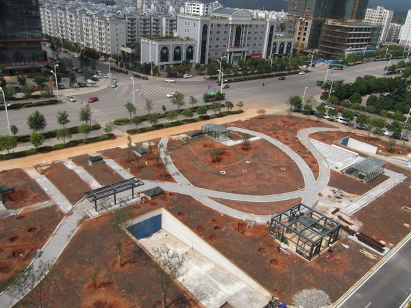 安寧寧湖廣場景觀綠化工程圓滿竣工，點(diǎn)亮城市生態(tài)新畫卷